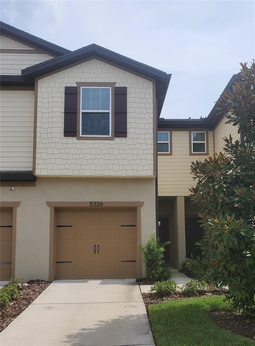 Welcome to this impeccably maintained, move-in ready townhome nestled in the gated community of Rego Palms. Designed with both comfort and style in mind, this home features high ceilings and an open-concept floor plan that maximizes natural light and flow.
The kitchen has gleaming granite countertops, rich wood cabinetry, and stainless steel appliances—perfect for both entertaining and everyday living. Upstairs, you’ll find two generously sized bedrooms, each with its own private bath and walk-in closet, ideal for guest accommodations. A versatile loft space offers the perfect flex area for a home office or reading nook. For added convenience, the full washer and dryer are also located upstairs. Rego Palms offers excellent amenities including a sparkling community pool, green spaces, and a large playground. The one-car garage provides plenty of storage along with secure parking. Situated just minutes from I-4, I-75, restaurants, shopping, and recreational parks, this location is unbeatable for commuters.
Available to lease the beginning of October. Call today to schedule your private showing!