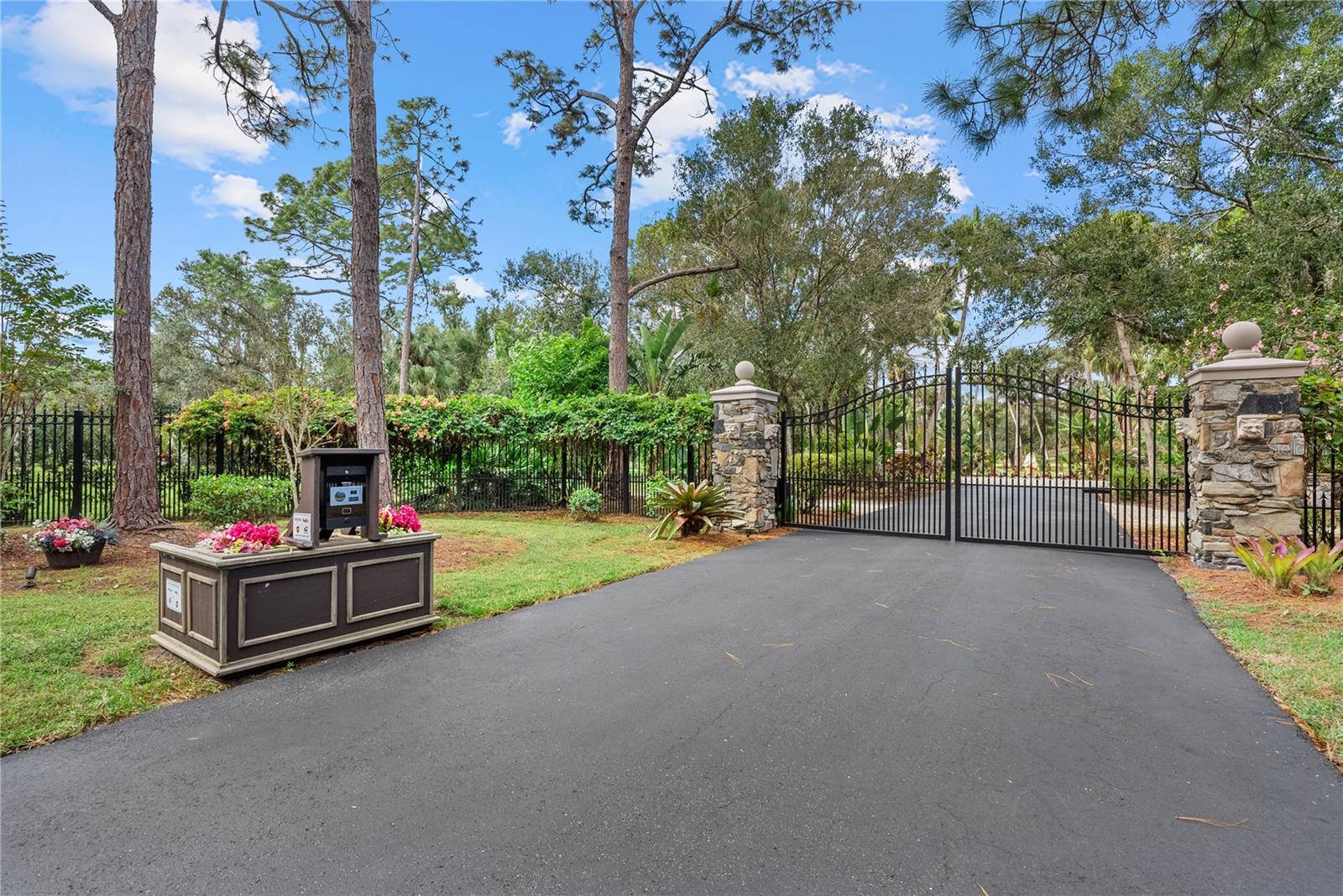 SADDLE CREEK - Residential