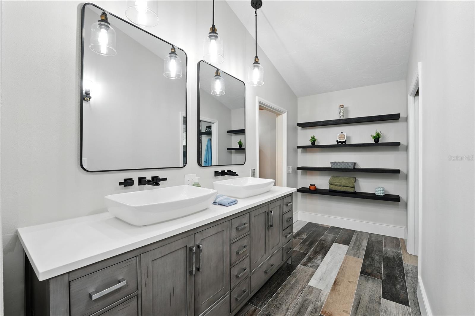 SADDLE CREEK - Residential