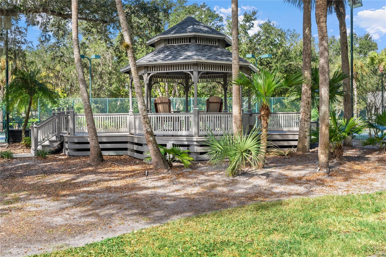 SADDLE CREEK - Residential