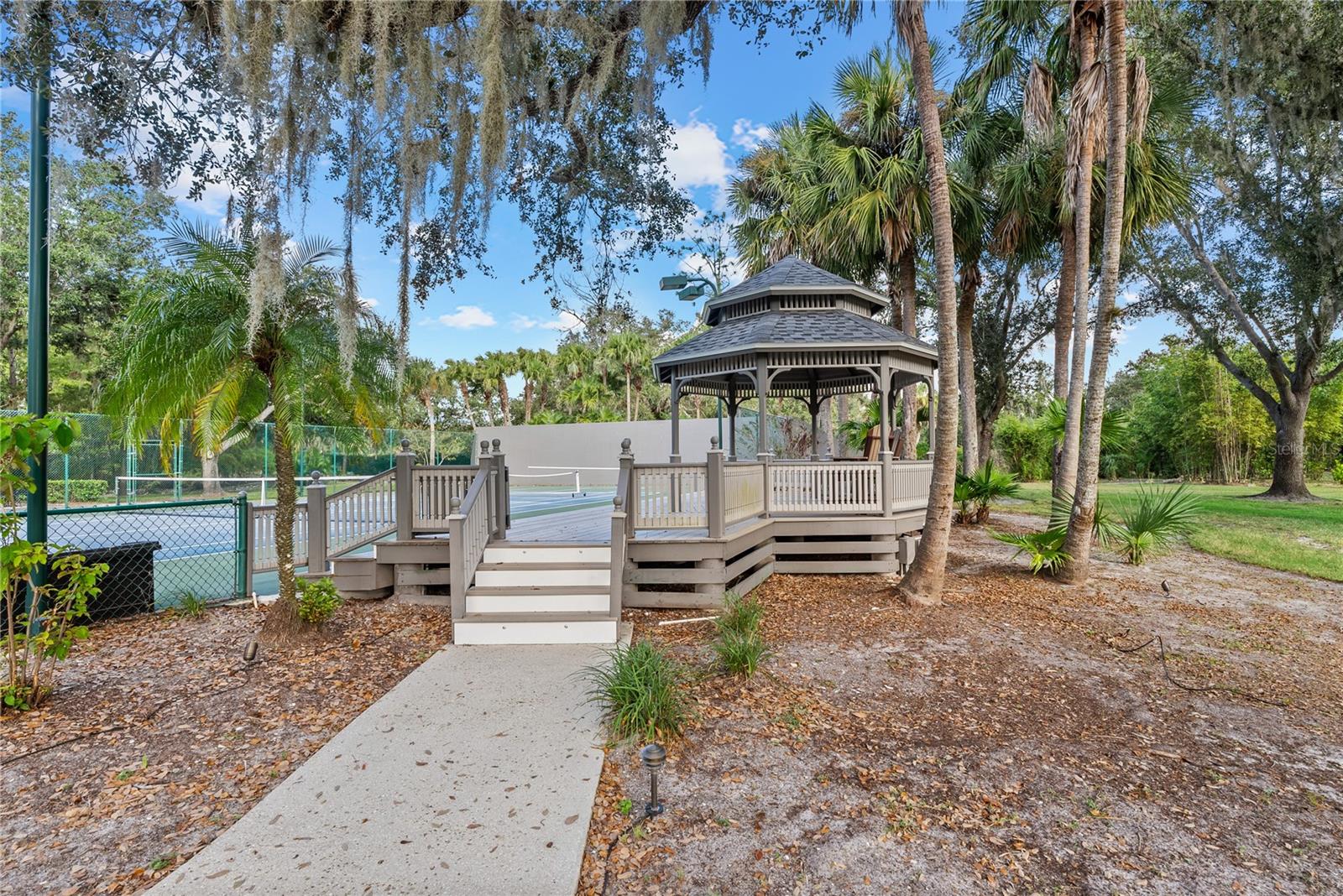 SADDLE CREEK - Residential