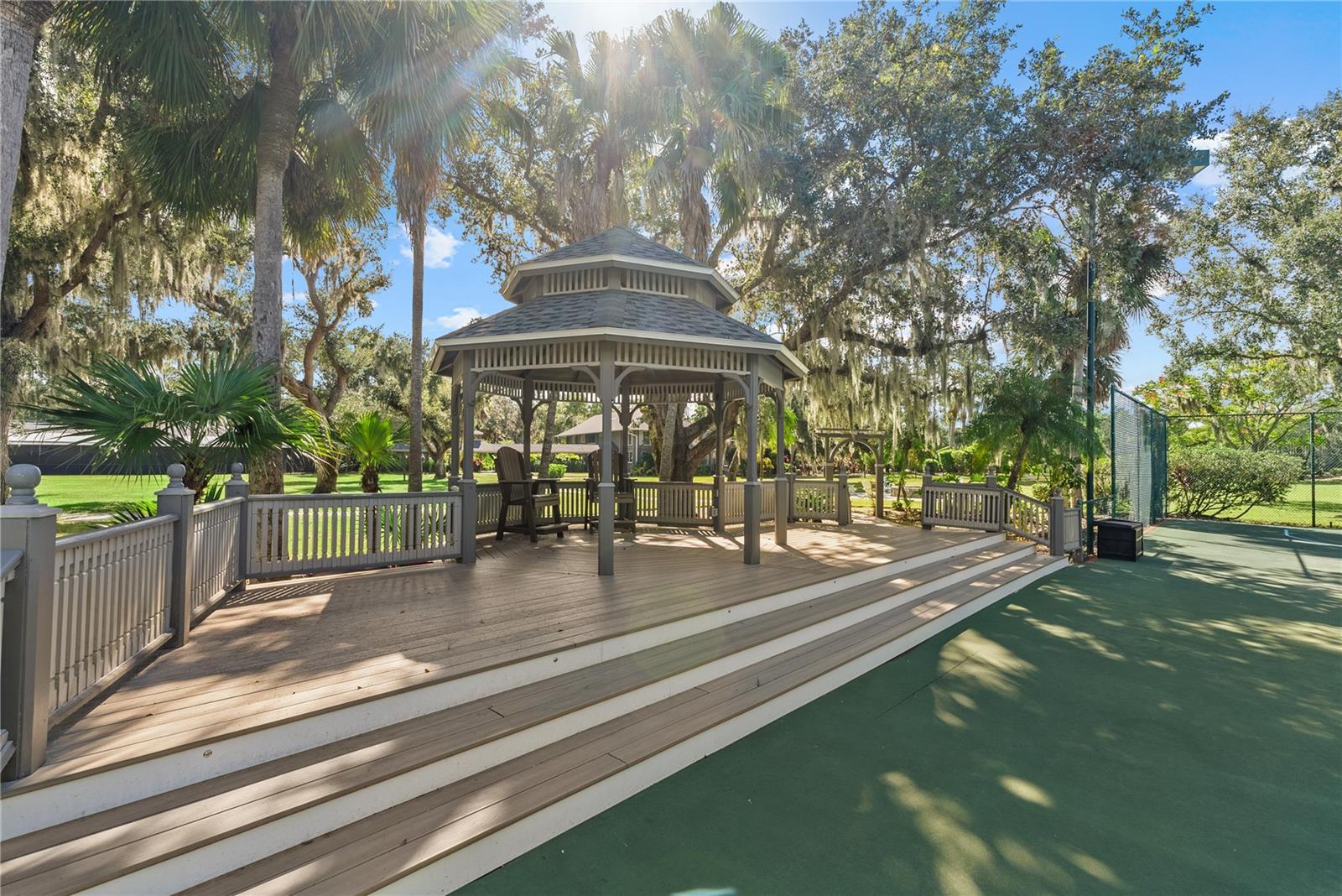 SADDLE CREEK - Residential