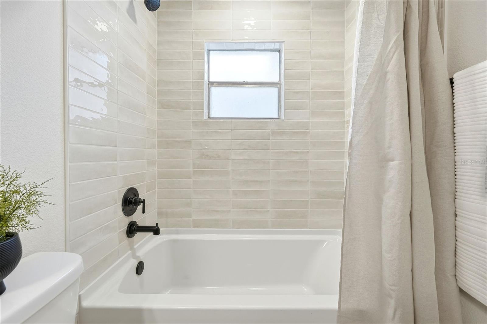 THREADGILL RESUB UNIT 02 - Residential