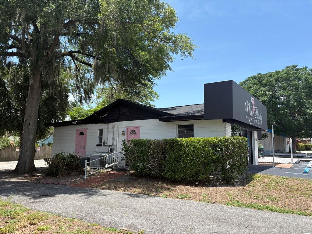 Photo of 264 E Altamonte Drive, Altamonte Springs, FL 32701 (MLS # O6411896)
