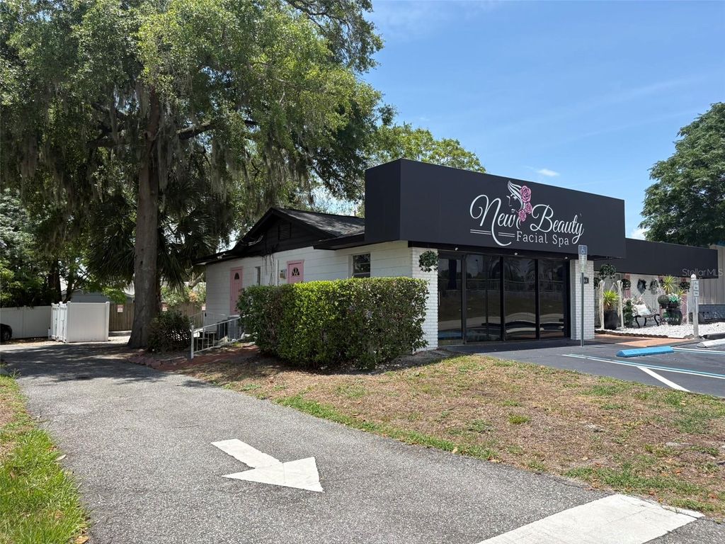 Photo of 264 E Altamonte Drive, Altamonte Springs, FL 32701 (MLS # O6411896)