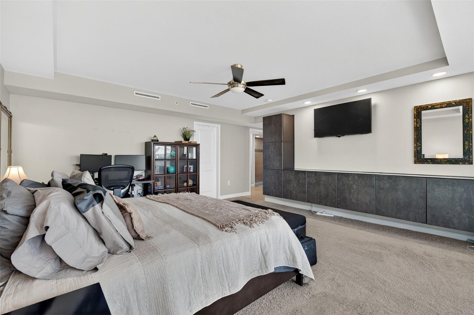 ISLAND WAY TOWERS CONDO - Residential