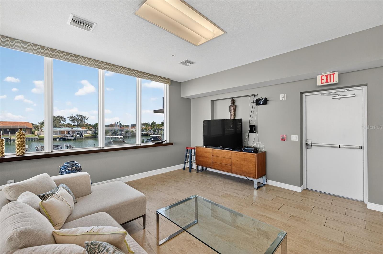 ISLAND WAY TOWERS CONDO - Residential