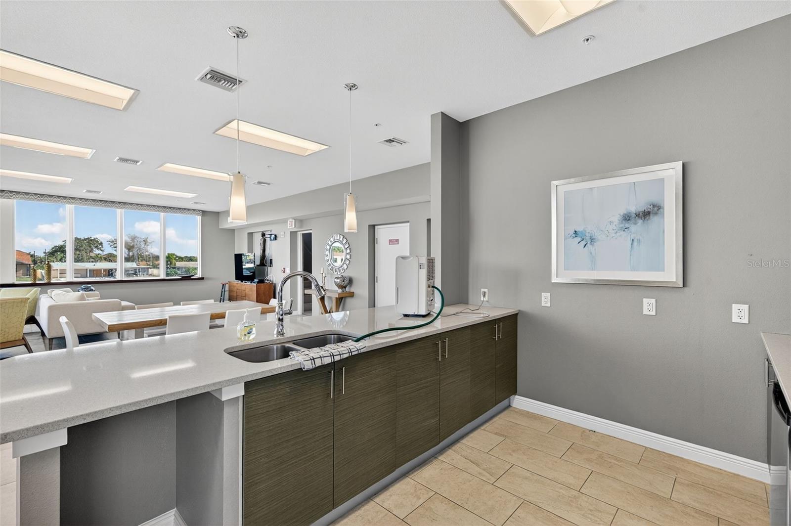 ISLAND WAY TOWERS CONDO - Residential