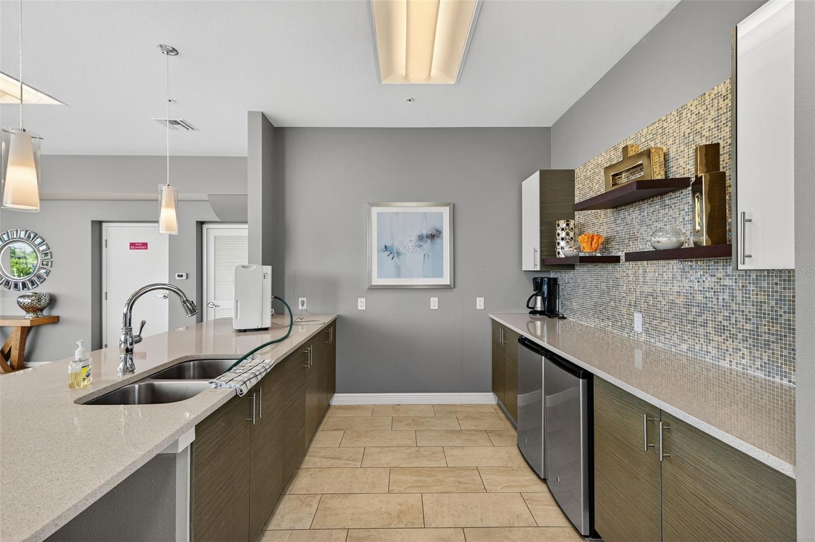 ISLAND WAY TOWERS CONDO - Residential