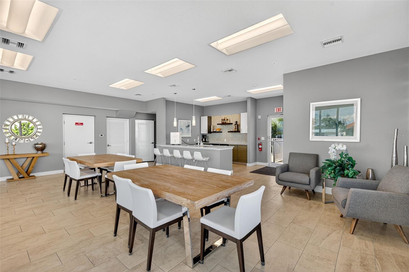 ISLAND WAY TOWERS CONDO - Residential