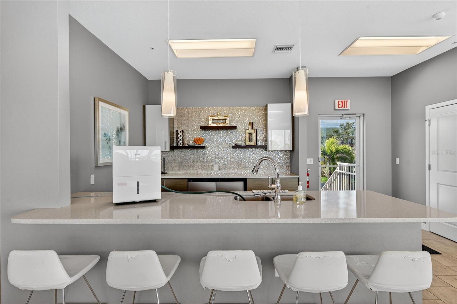 ISLAND WAY TOWERS CONDO - Residential