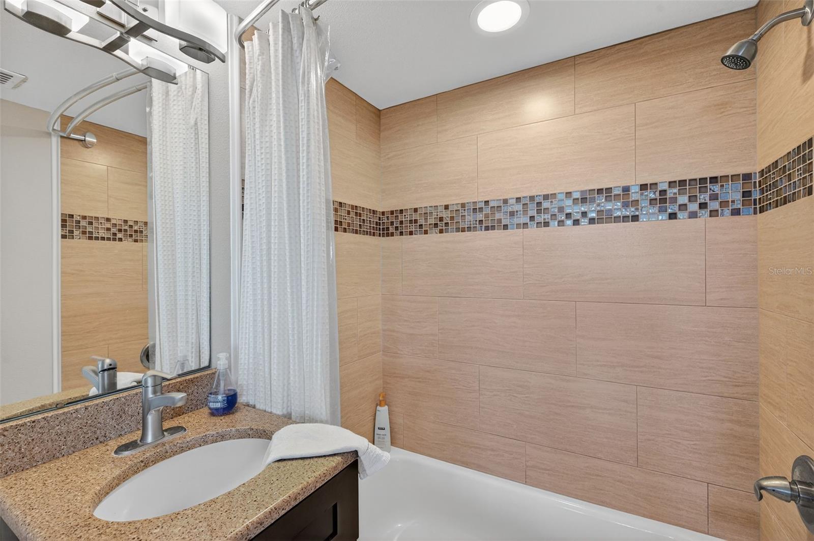 ISLAND WAY TOWERS CONDO - Residential