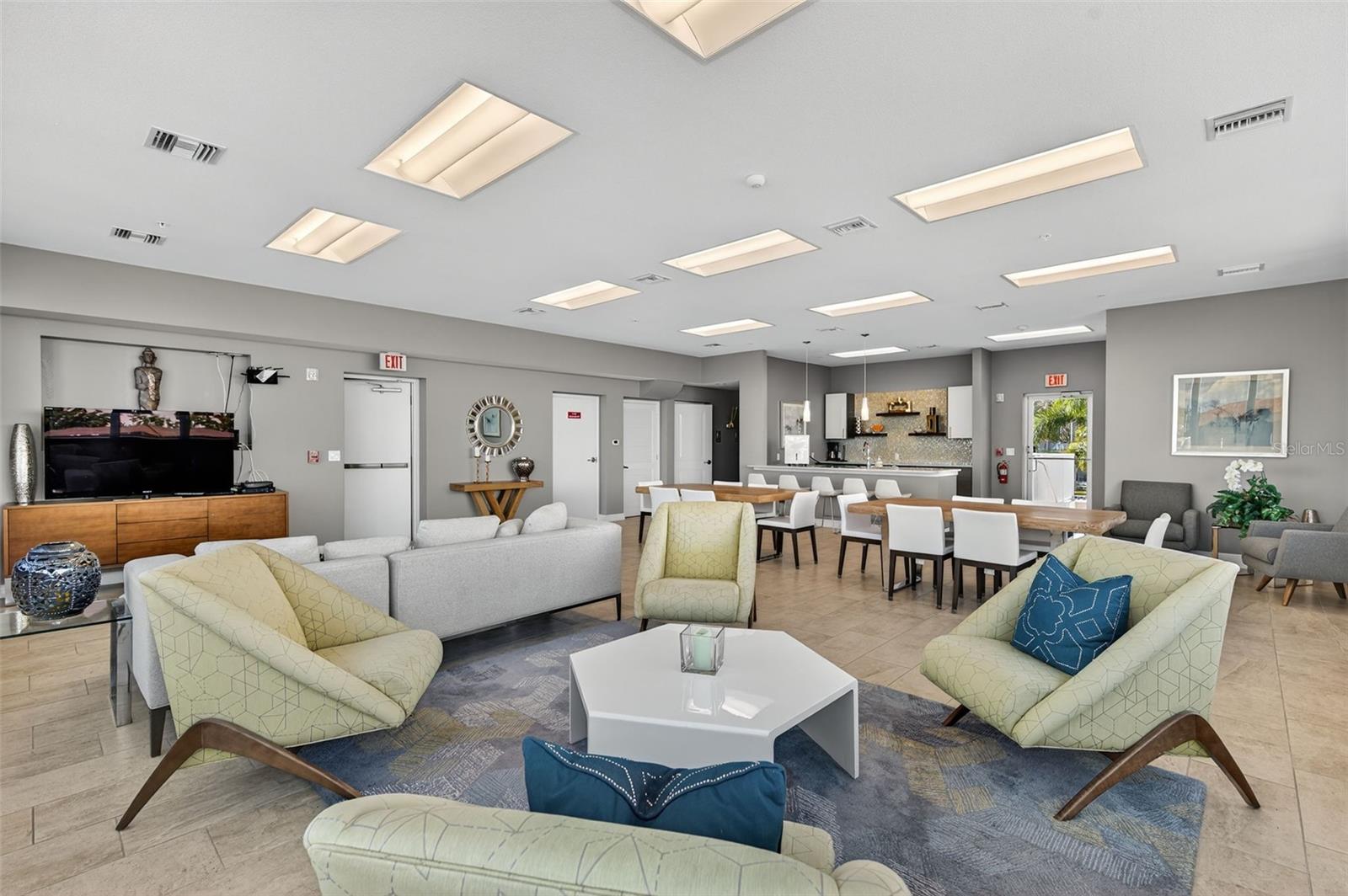 ISLAND WAY TOWERS CONDO - Residential