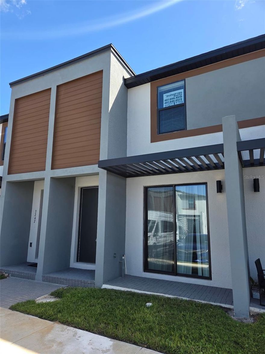 Priced to sell and move-in ready! This vacant property is an exceptional and easily-shown investment opportunity that masterfully blends immediate comfort with significant financial potential. Located in a vibrant community, it offers the perfect mix of convenience, comfort, and financial gain.