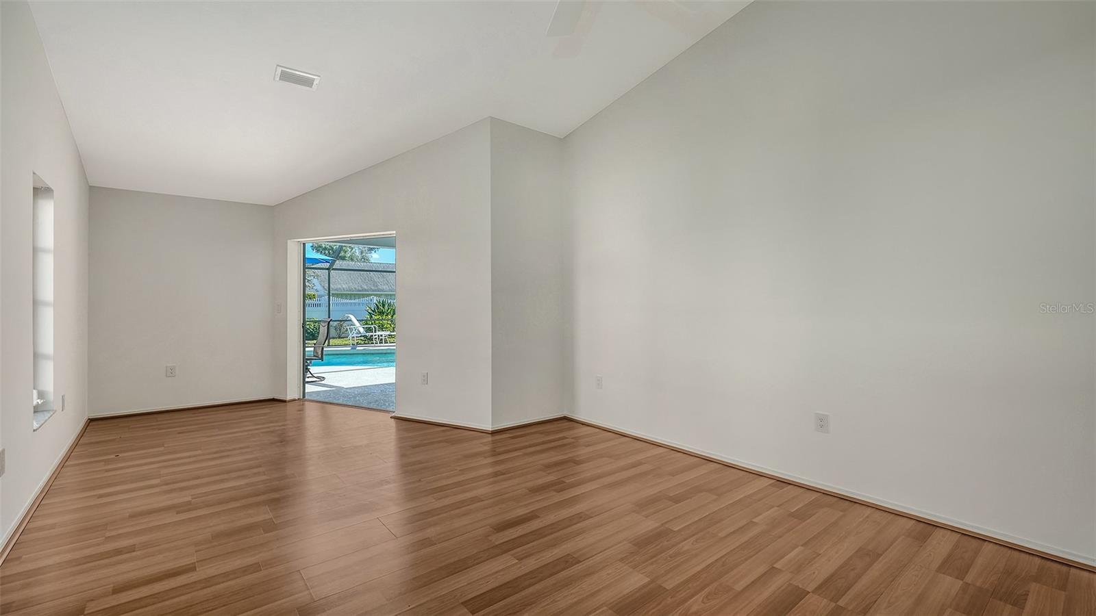 EMERALD GARDENS - Residential