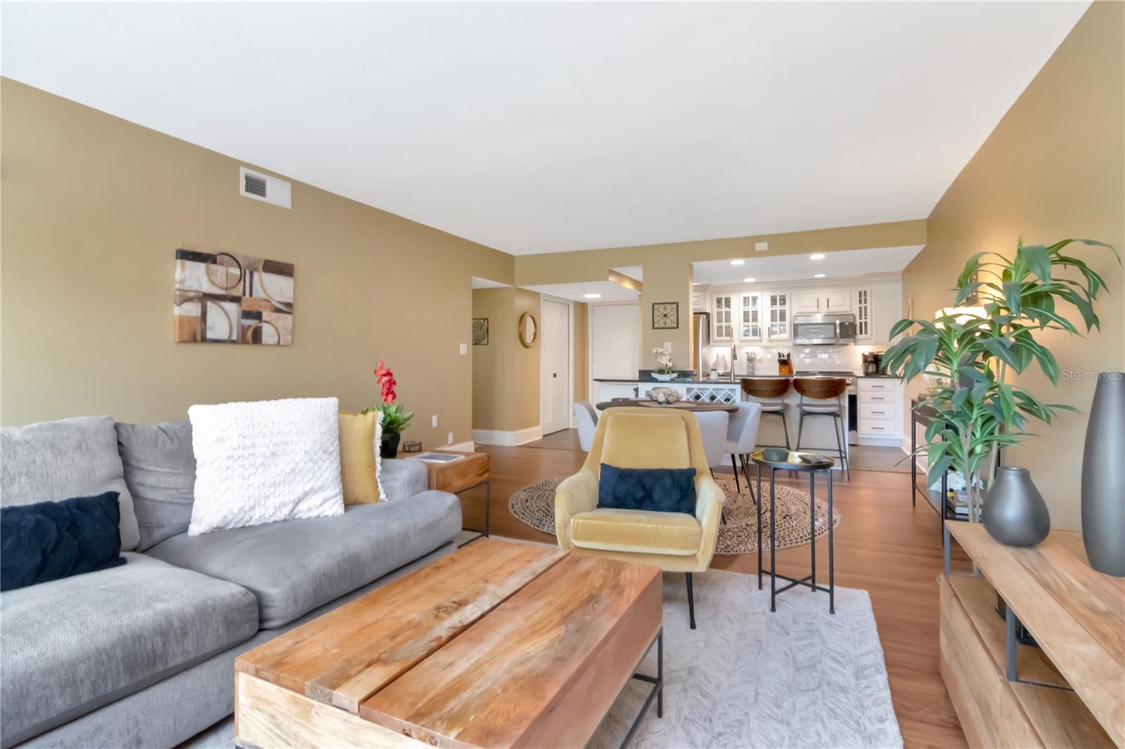 4141 BAYSHORE BOULEVARD 304