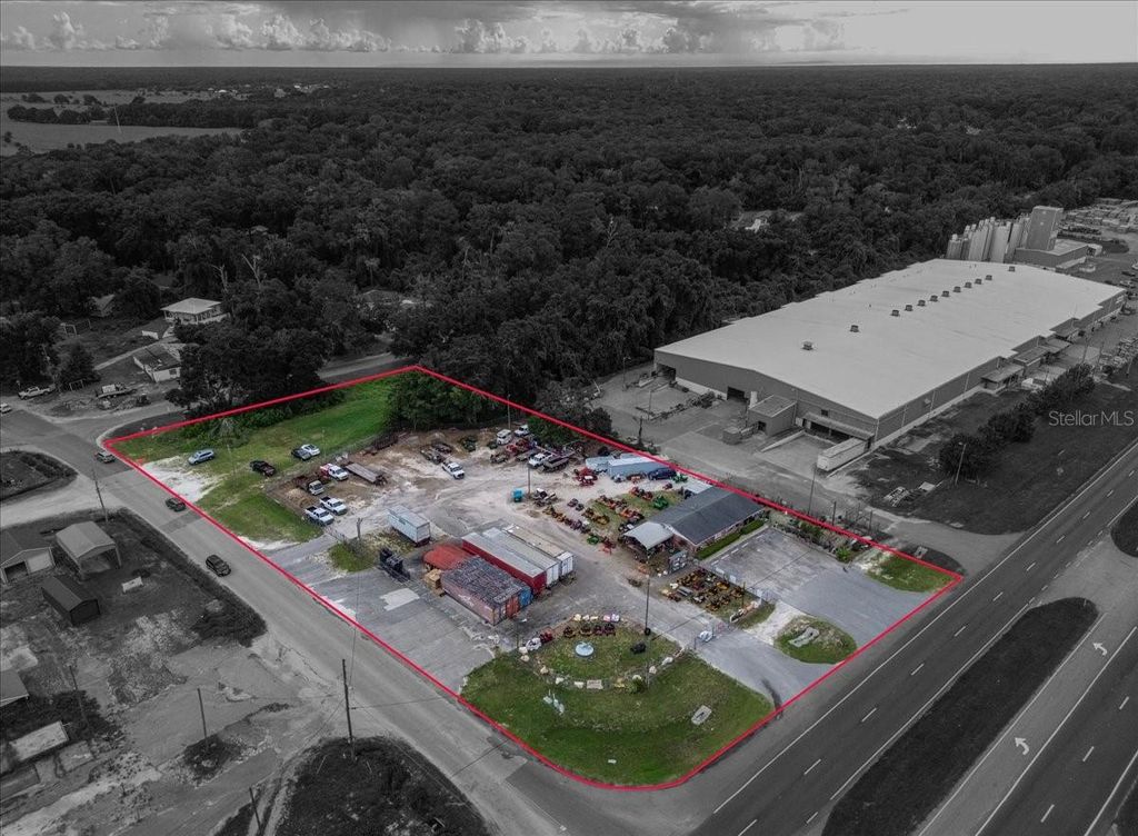 Photo of 17962 NW Us Highway 441, High Springs, FL 32643 (MLS # GC540883)