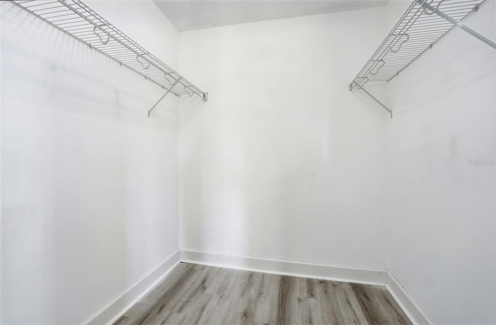 VILLAGEWALK/LK NONAD - Residential Lease