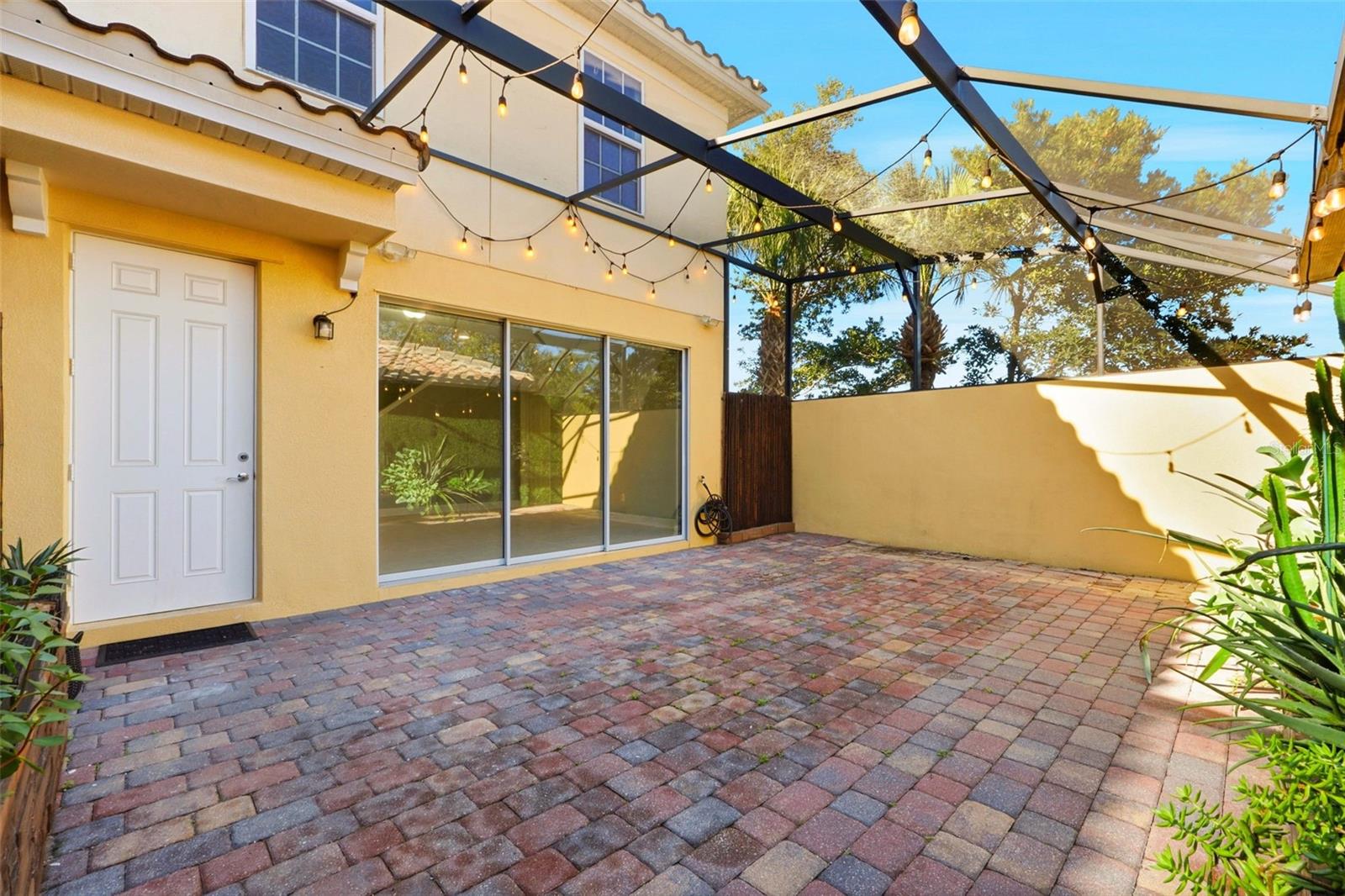 VILLAGEWALK/LK NONAD - Residential Lease