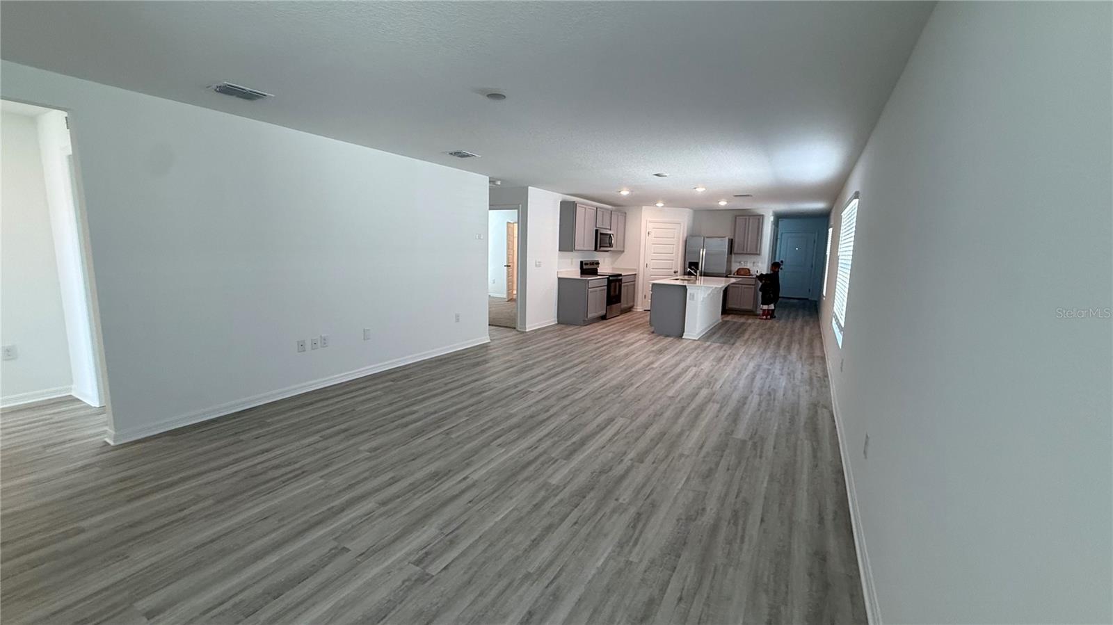 LAKE DEER ESTATES - Residential Lease