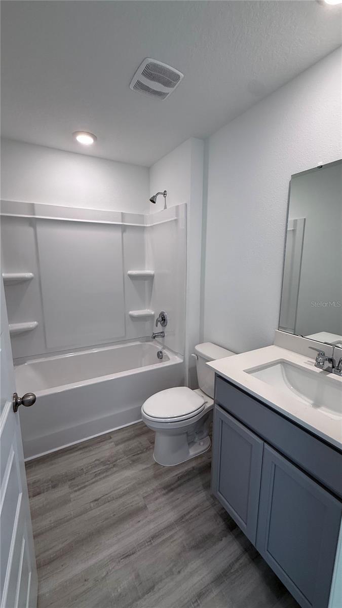 LAKE DEER ESTATES - Residential Lease