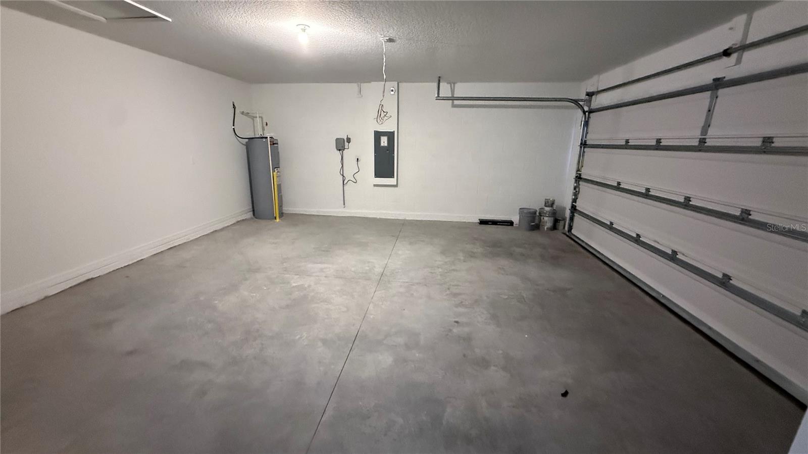 LAKE DEER ESTATES - Residential Lease