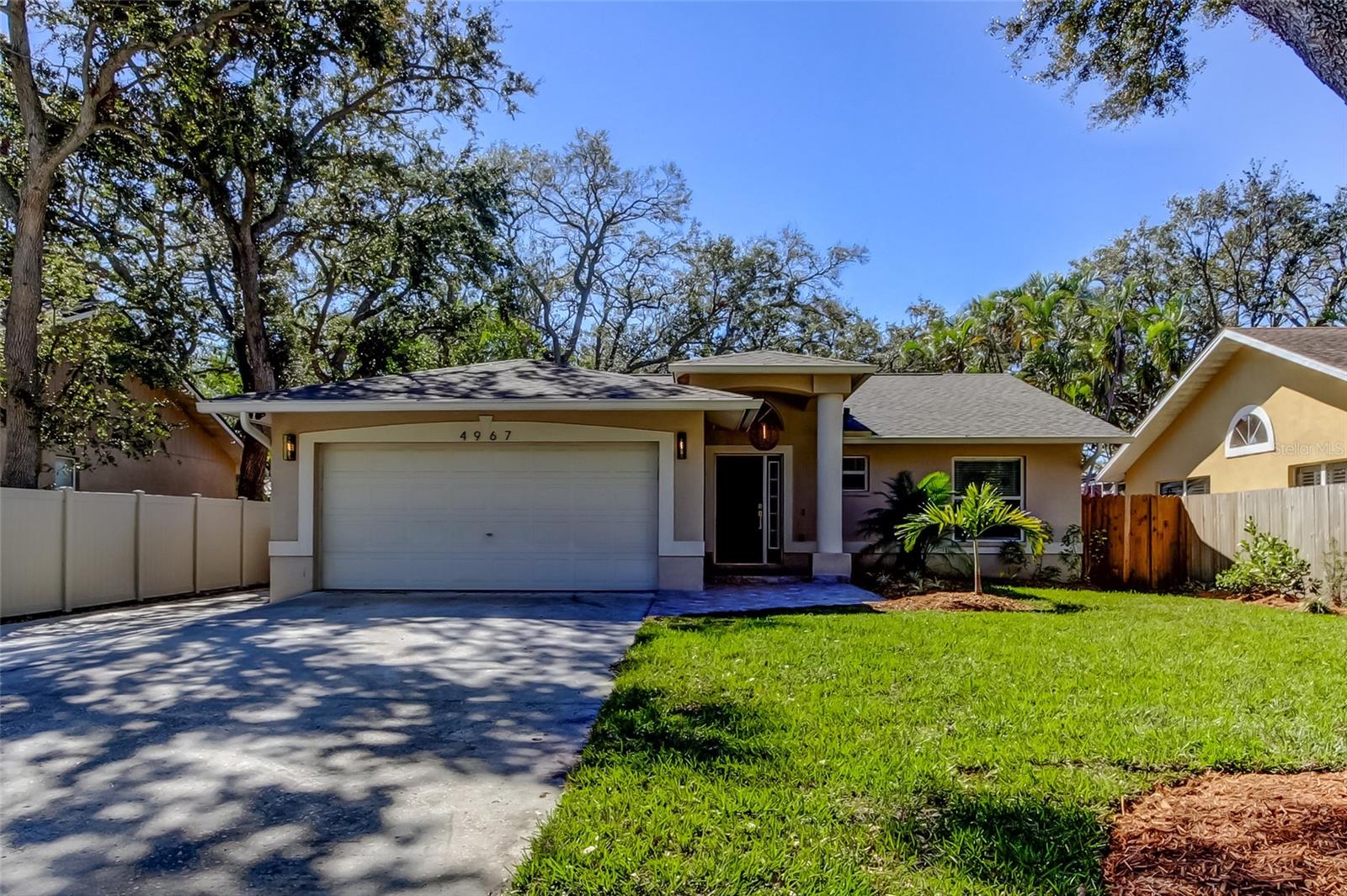 Available September 1st.-- UNFURNISHED RENTAL -- This spacious 3-bedroom, 2-bathroom home in Clearwater is everything you’ve been looking for. Located just 20 minutes from downtown Tampa and downtown St. Pete, and with easy access to Clearwater’s beautiful beaches.
The private backyard is your personal oasis, featuring a large screened lanai and a saltwater pool, perfect for unwinding or entertaining. No need to worry about upkeep—the landlord takes care of both pool and lawn maintenance. Inside, you'll enjoy bright, open living spaces with vaulted ceilings that add a touch of elegance. The primary bedroom is a true retreat with an ensuite bathroom and walk-in closet, giving you the space and privacy you need.
Need convenience? This home includes a washer and dryer in the garage, and the extended driveway offers plenty of room for multiple vehicles or your boat. Plus, pets are welcome—because this place is built to accommodate you and your lifestyle.
Getting to the airports is a breeze with both Tampa International and St. Pete-Clearwater airports just minutes away, making travel a stress-free experience.
If you're ready to enjoy everything Clearwater has in a spacious, updated home, this is the place for you. Schedule your showing today! Short-term rental can be negotiated. Furnished Rental Can Be negotiated.
