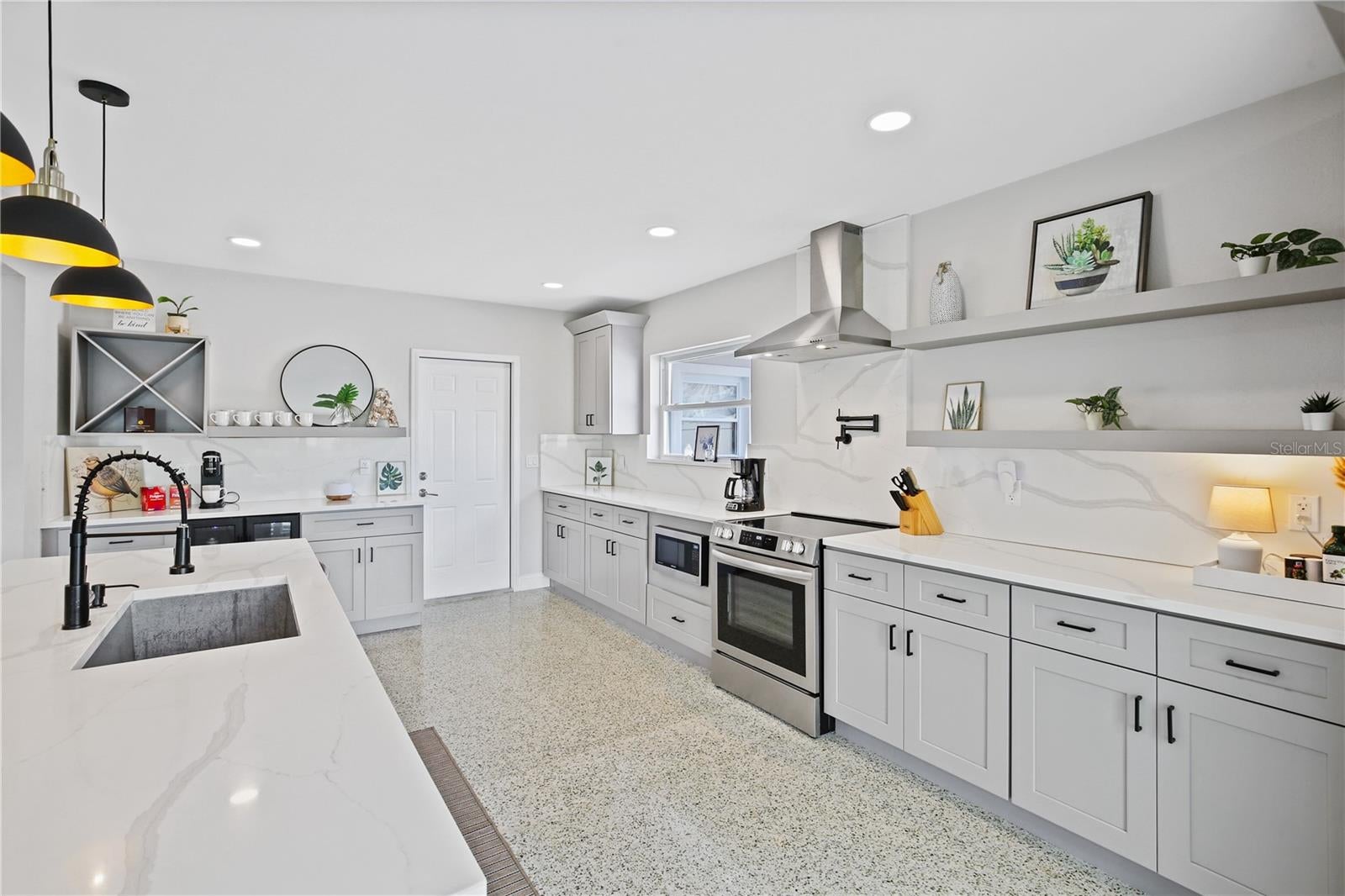 136 BAYSIDE DRIVE