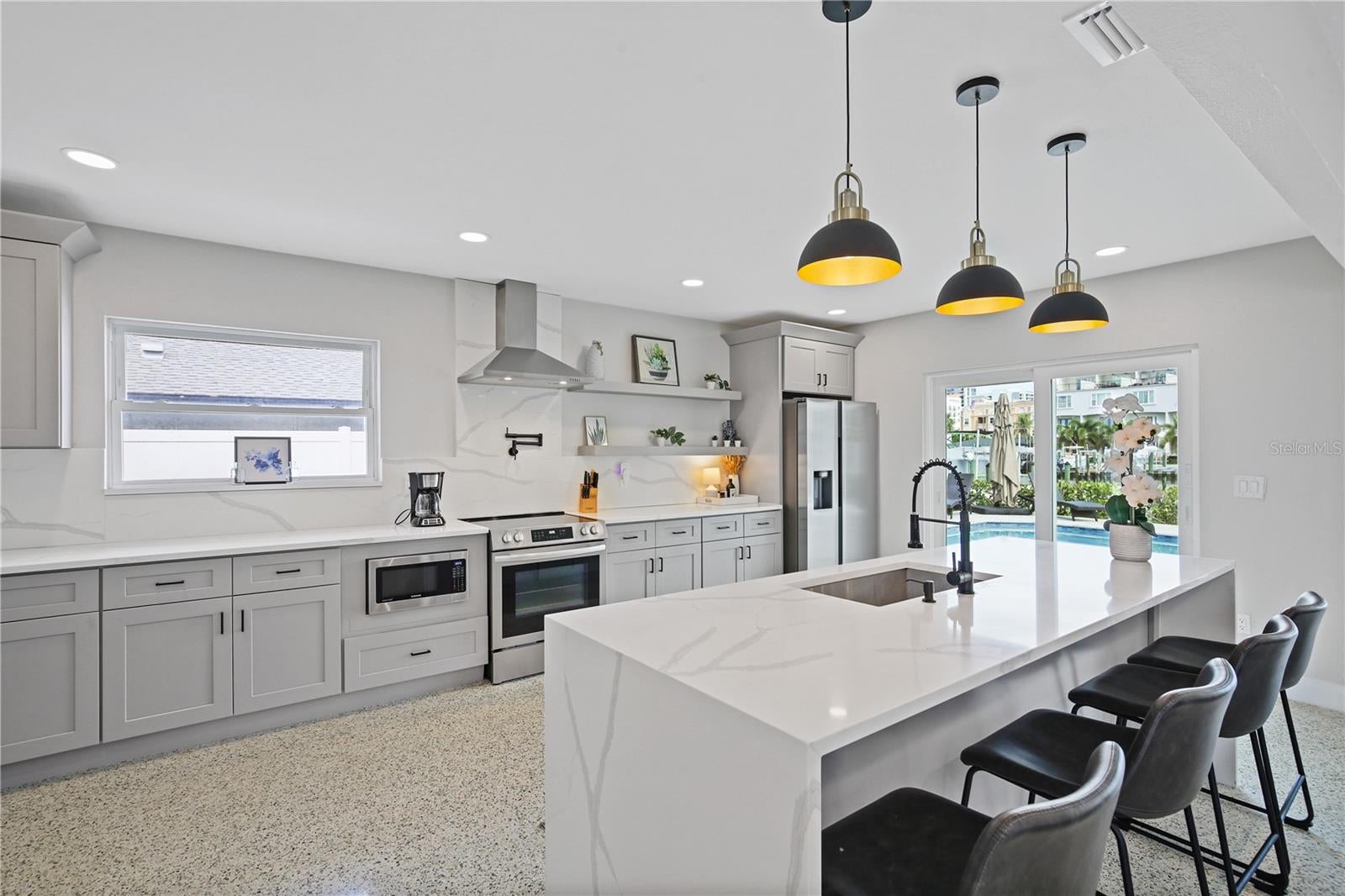 136 BAYSIDE DRIVE