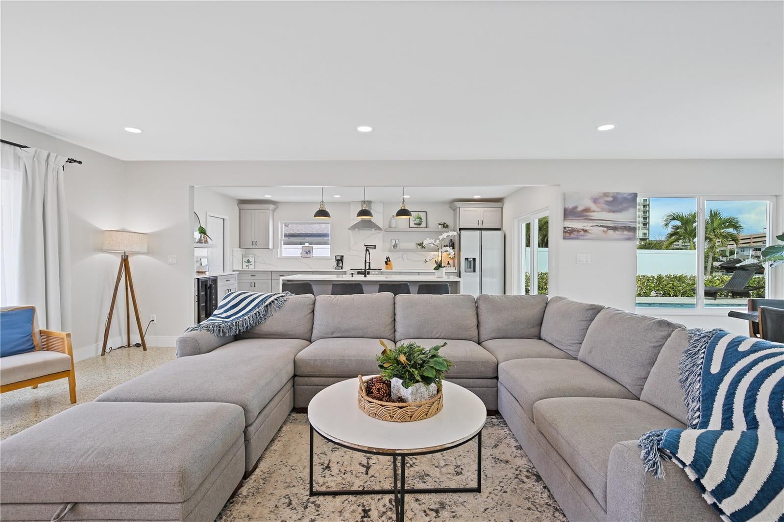 136 BAYSIDE DRIVE