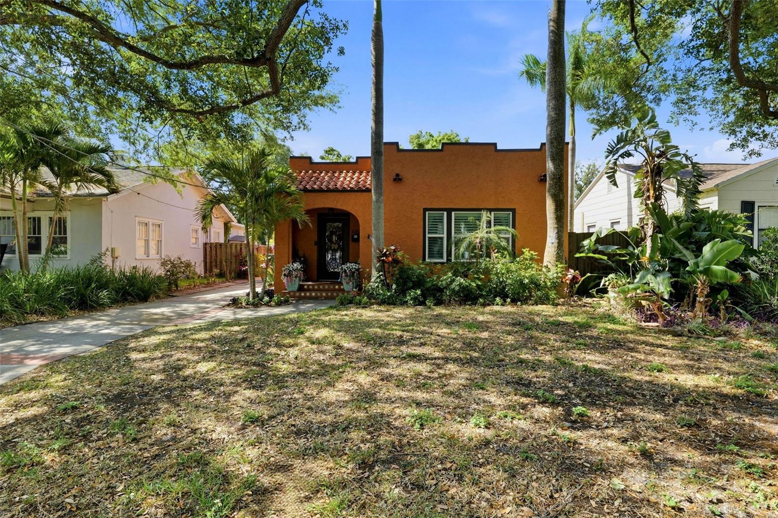 3318 W PALMIRA AVENUE