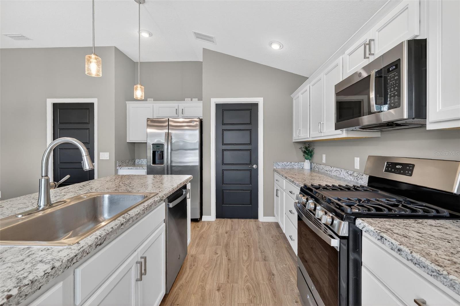 VILLAGES/SOUTHERN OAKS UN 103 - Residential