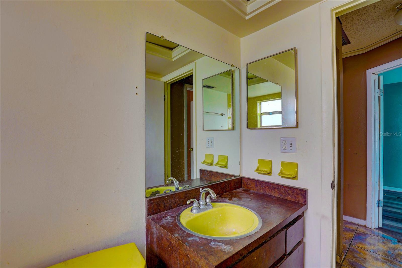 WILSHIRE ESTATES - Residential