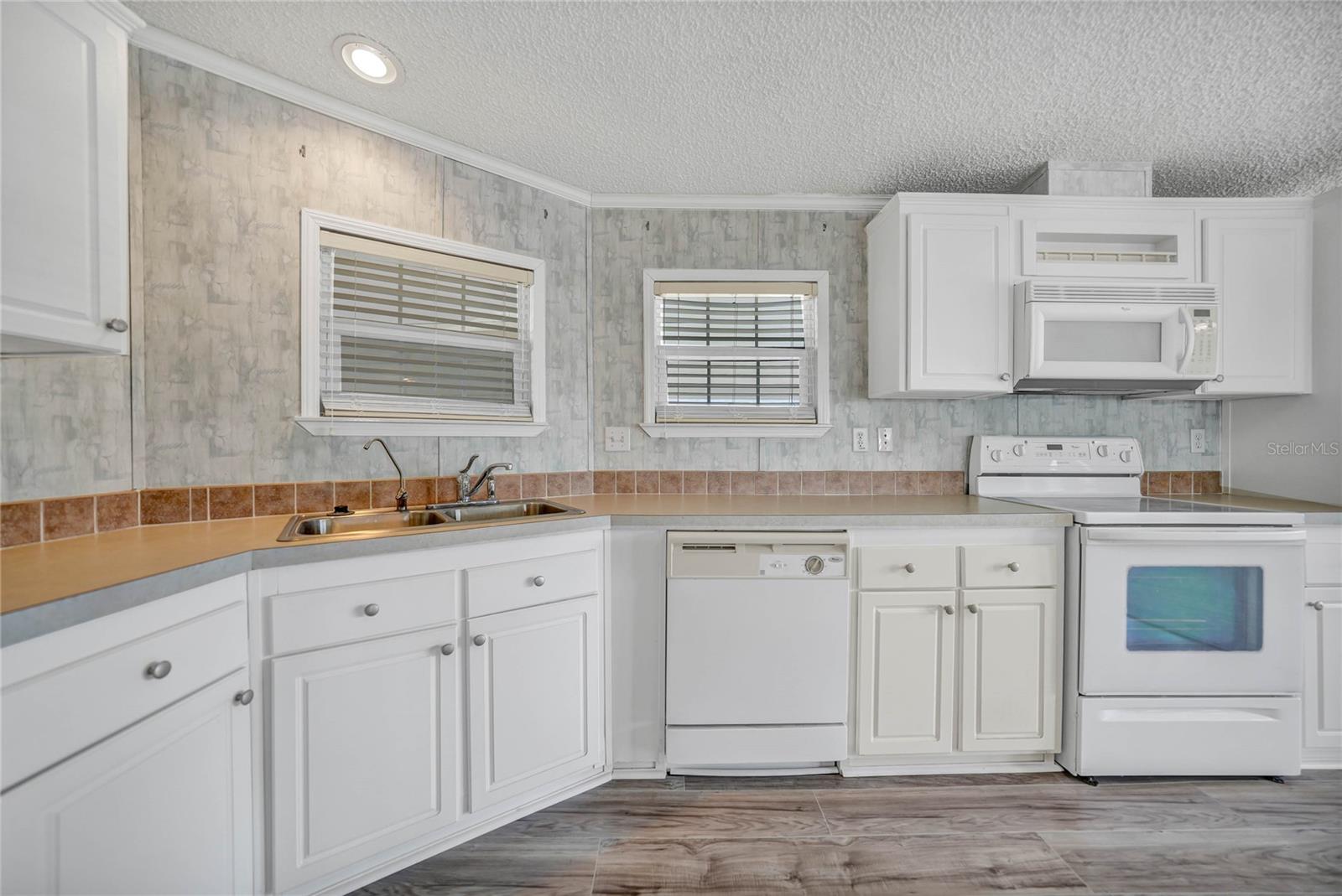 MAPLE LEAF ESTATES - Residential