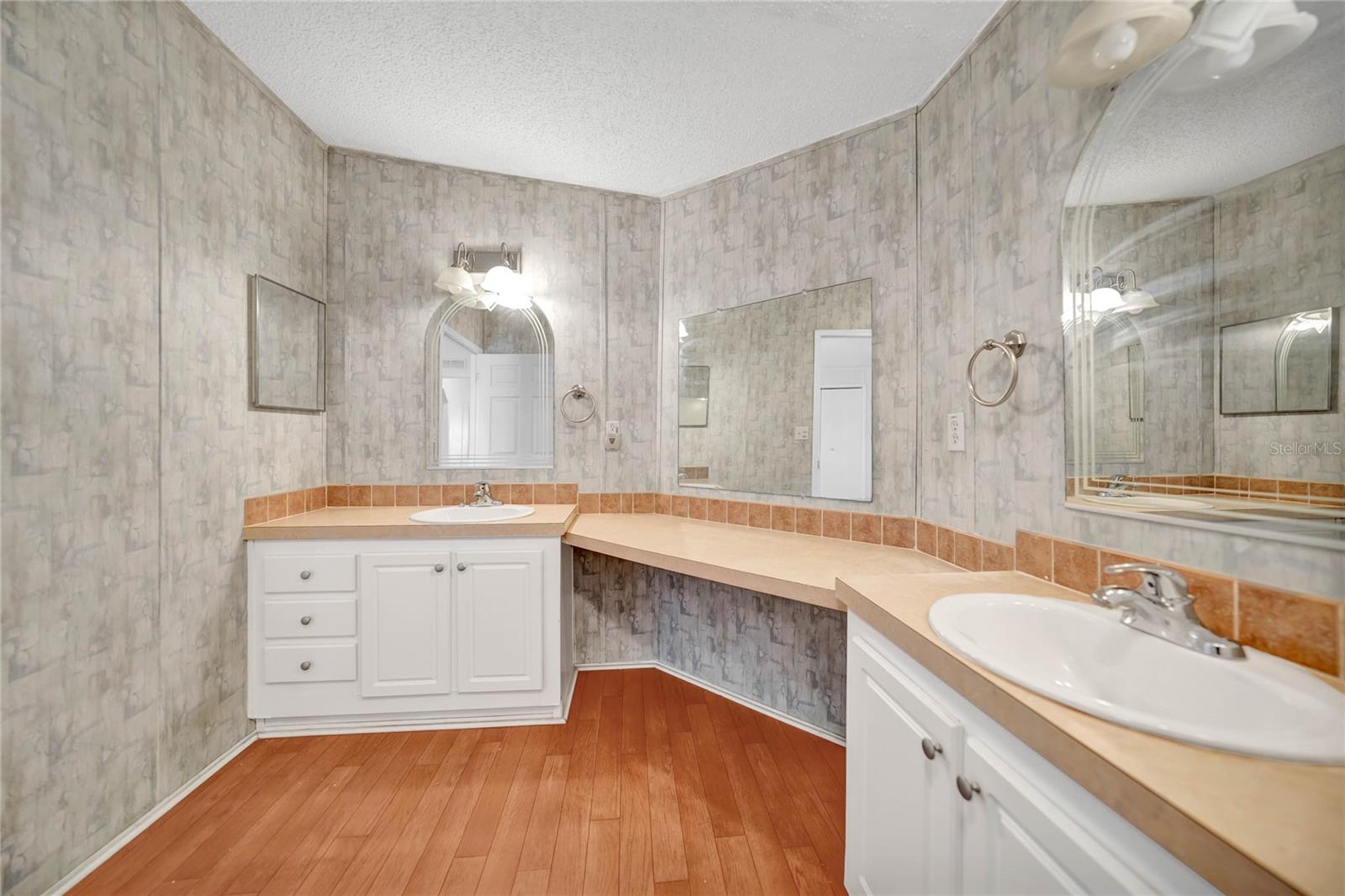 MAPLE LEAF ESTATES - Residential