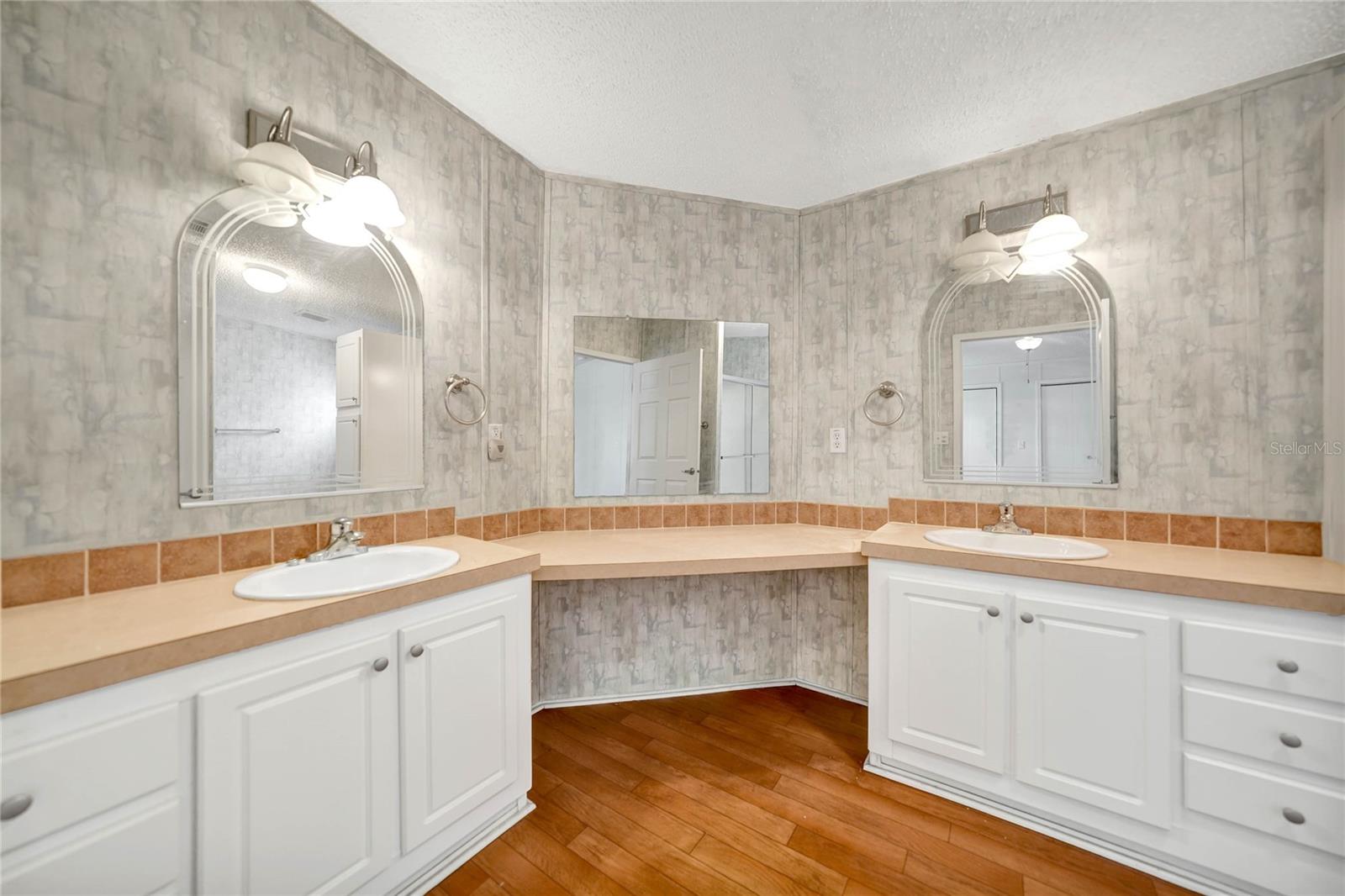 MAPLE LEAF ESTATES - Residential