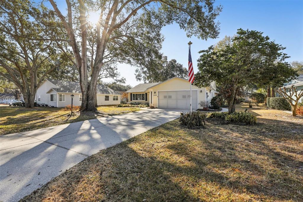 Photo of 2108 Greenlaw Court, Leesburg, FL 34788 (MLS # OM718342)