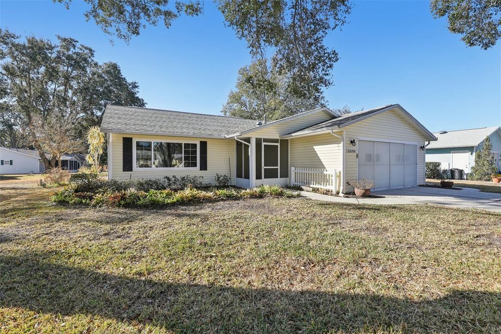 Photo of 2108 Greenlaw Court, Leesburg, FL 34788 (MLS # OM718342)