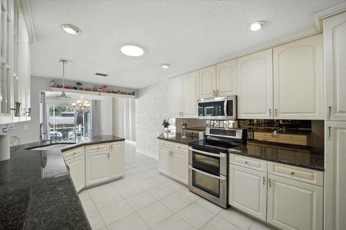 13 COTTAGEGATE COURT