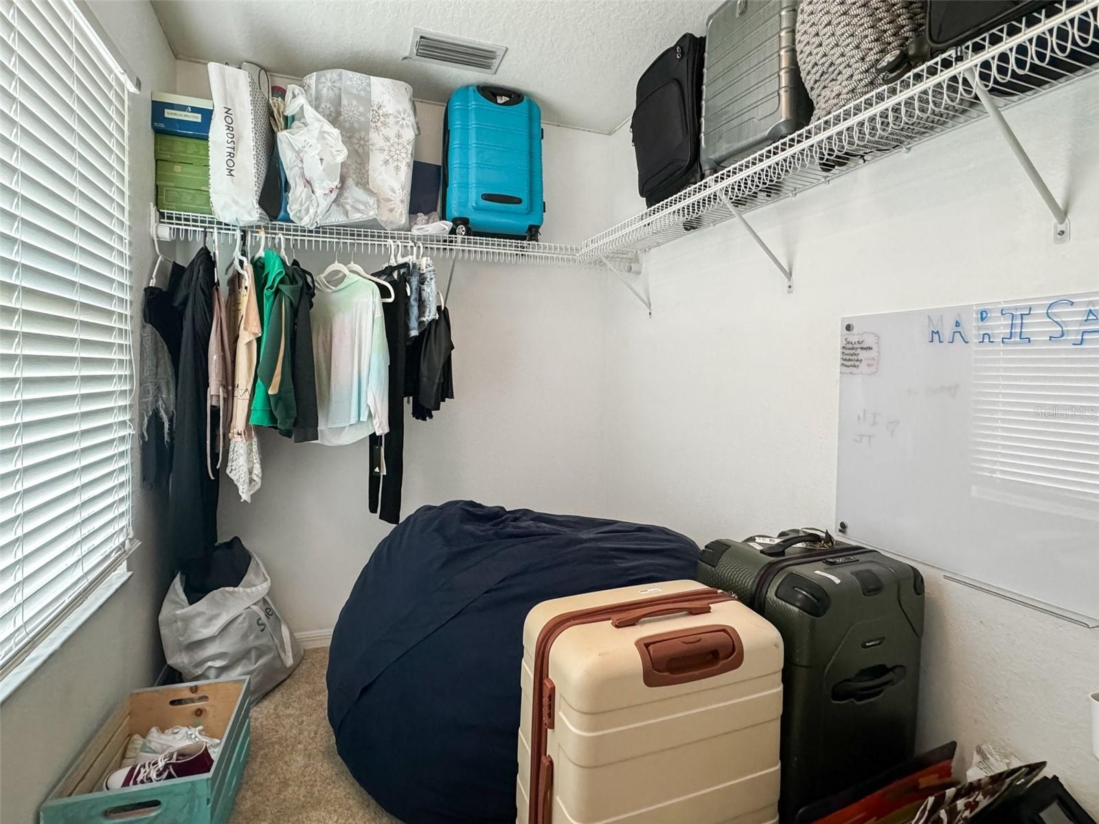 COUNTRY CHASE - Residential