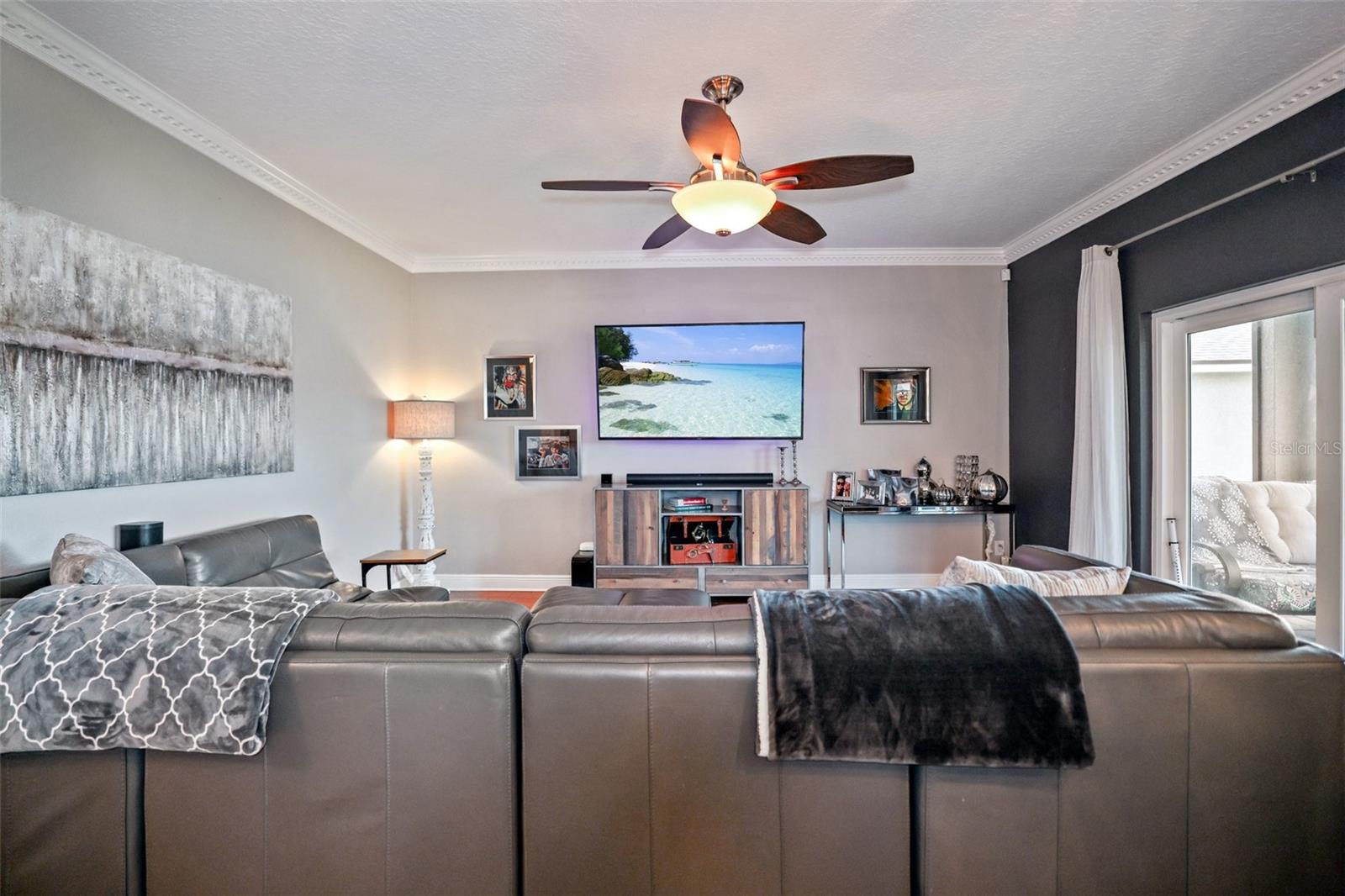 COUNTRY CHASE - Residential