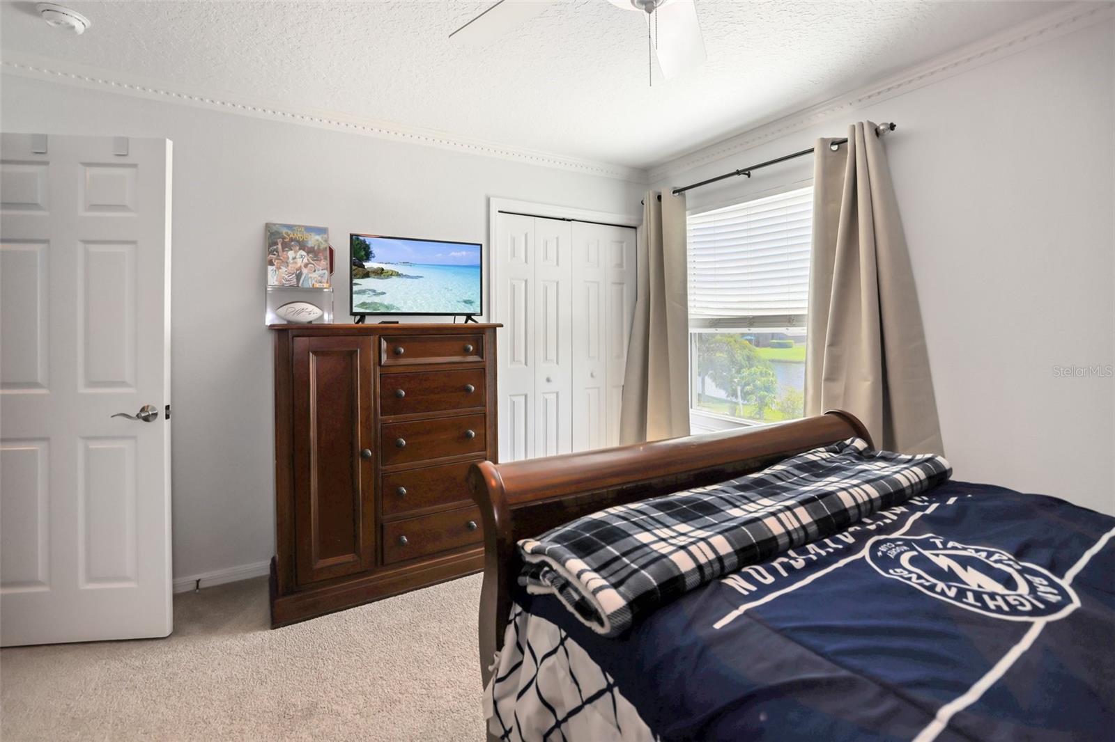 COUNTRY CHASE - Residential