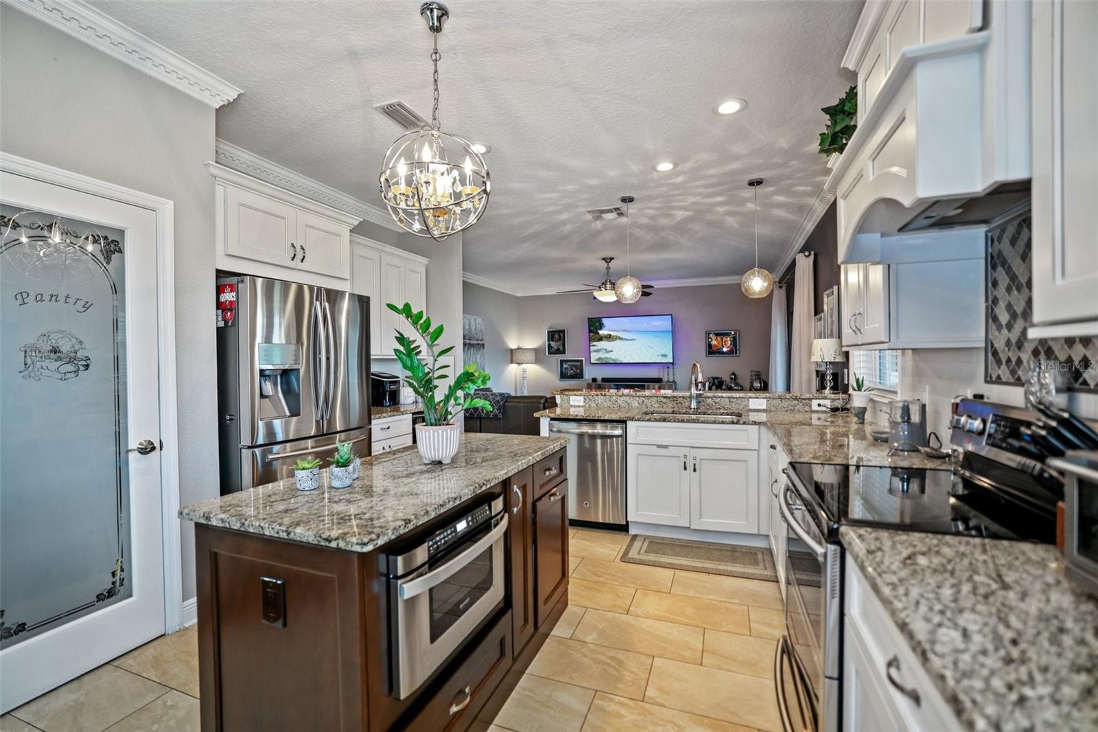 COUNTRY CHASE - Residential