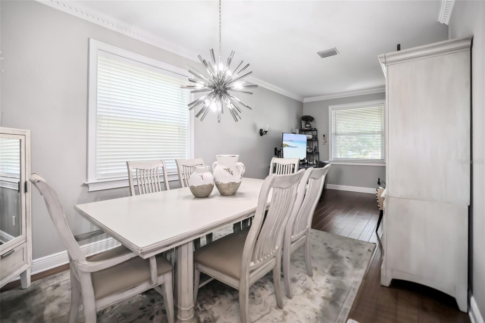 COUNTRY CHASE - Residential