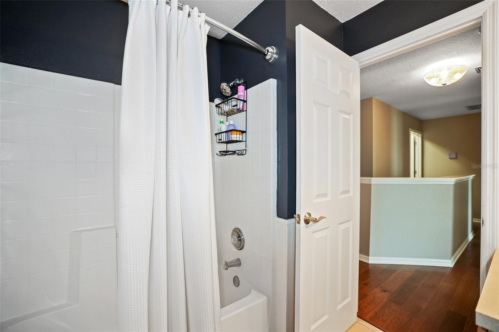 COUNTRY CHASE - Residential