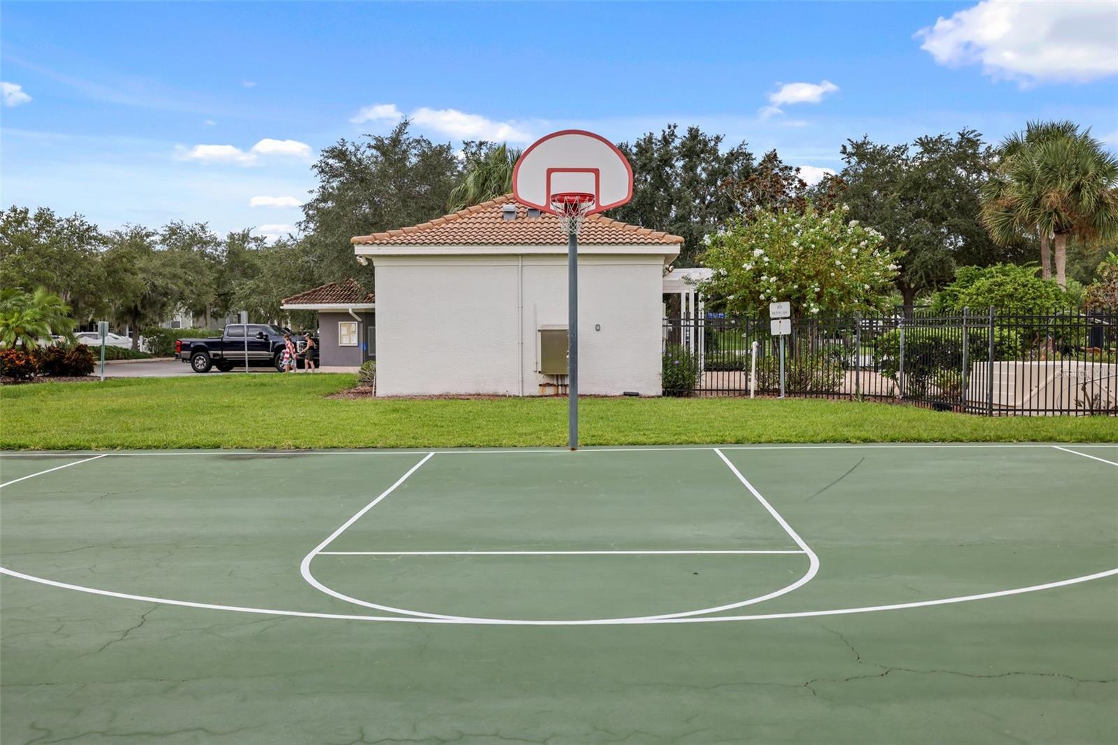 COUNTRY CHASE - Residential