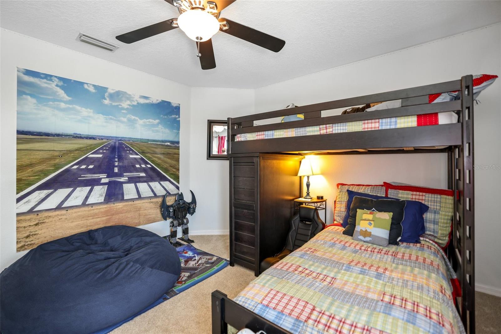 COUNTRY CHASE - Residential