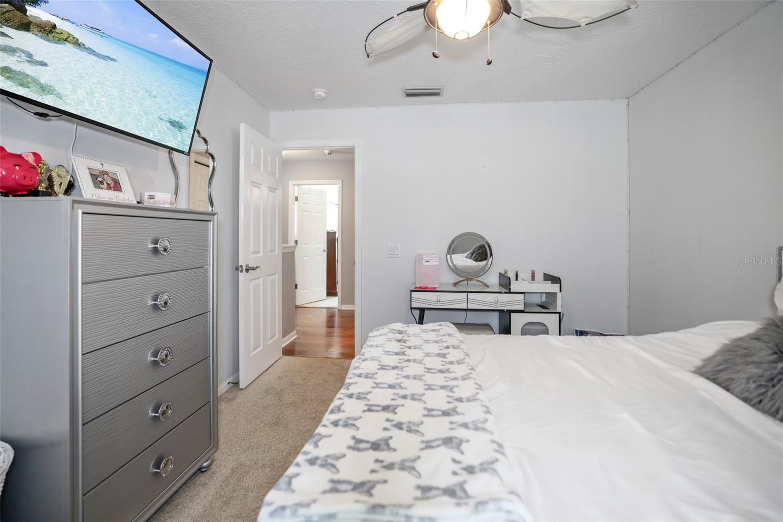 COUNTRY CHASE - Residential