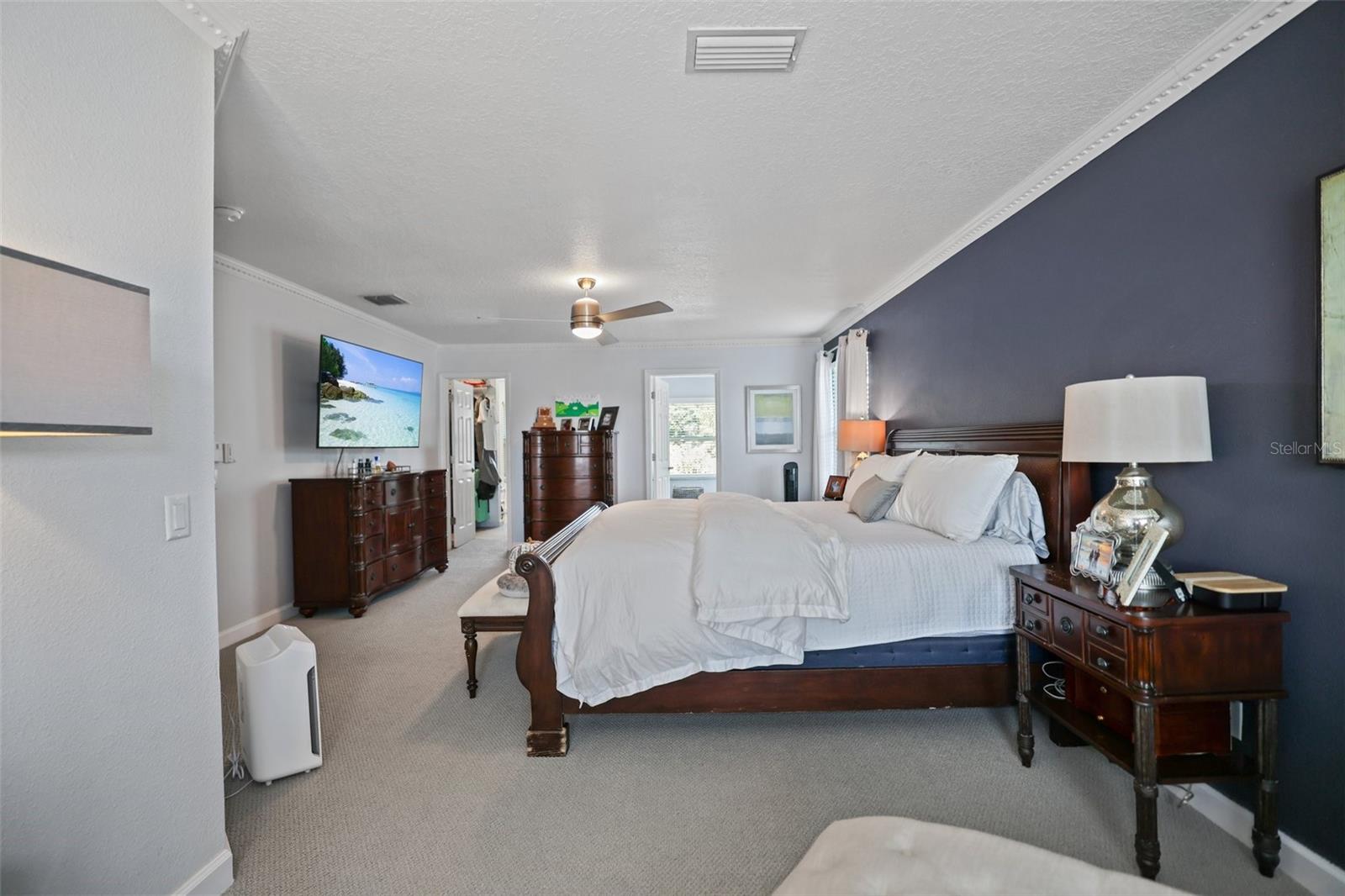 COUNTRY CHASE - Residential