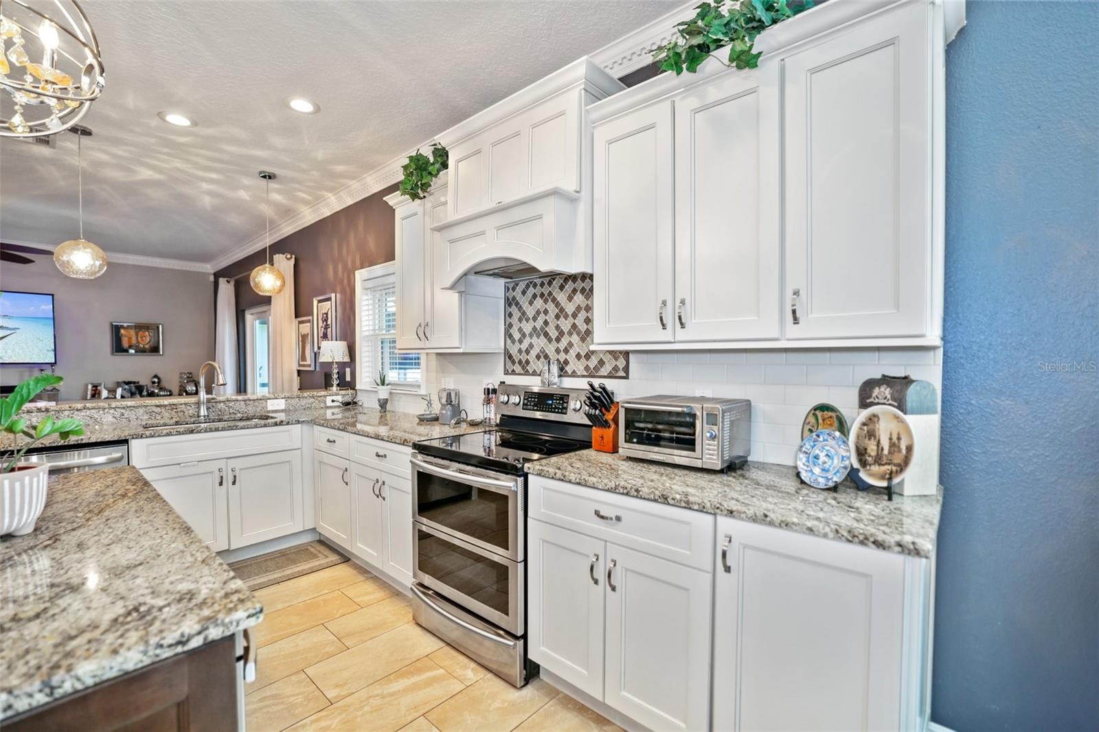 COUNTRY CHASE - Residential